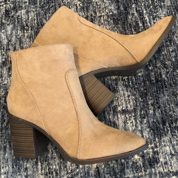 Faux Suede Tan Booties NWT Women’s Size 10 - Picture 2 of 5